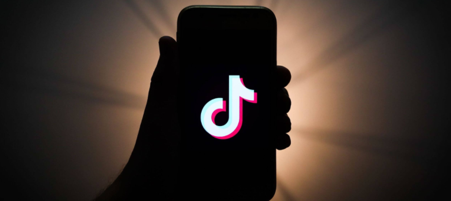 从直播到复购：TikTok Shop英国30万商家的增长密码